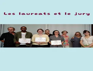 de groupe réunissant les lauréats tenant leurs diplômes et les membres du jury de l'association La Plume & l' sous le titre 'Les lauréats et le jury'.